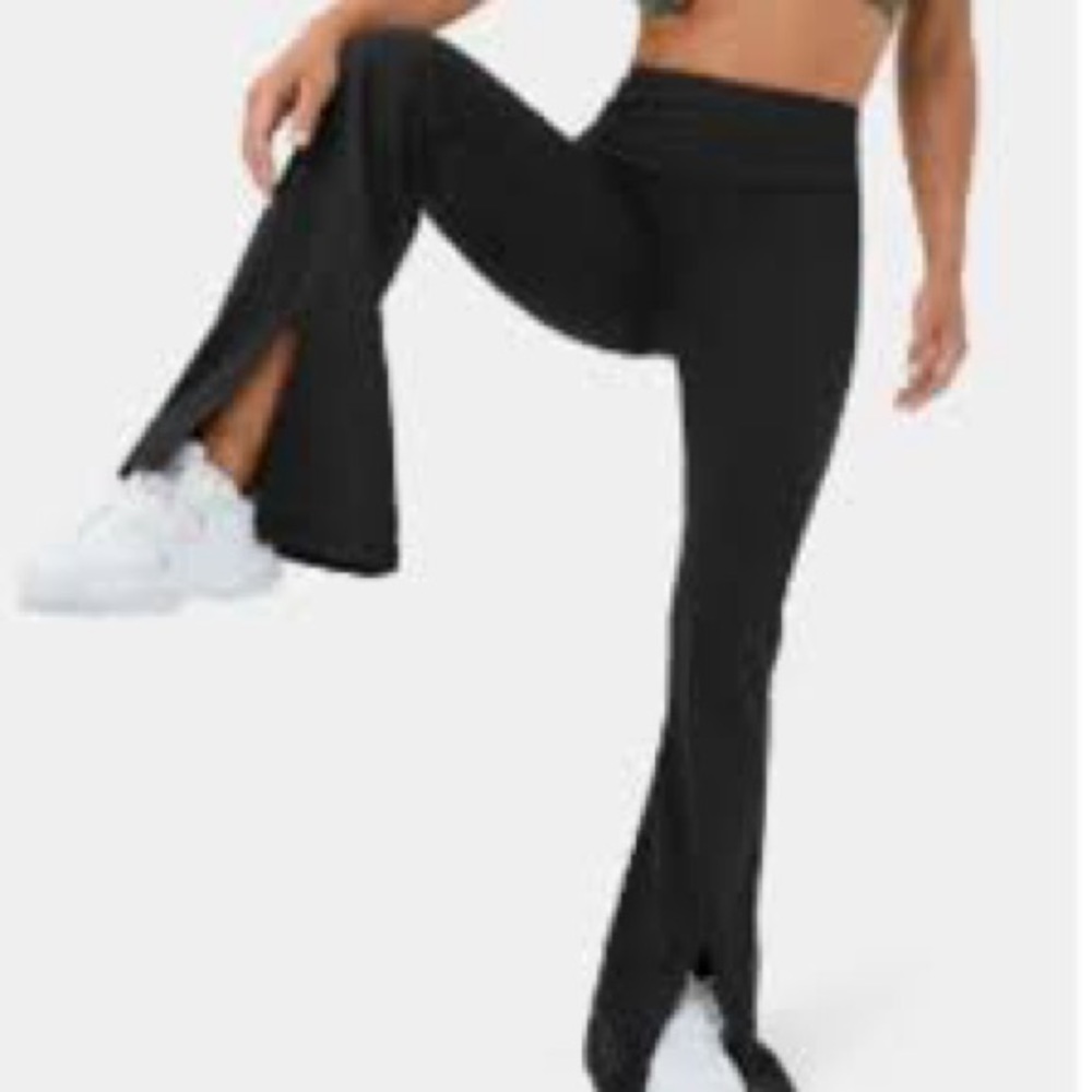 Aerie Offline Black Flare Split leggings. Size S and still in new conditions.